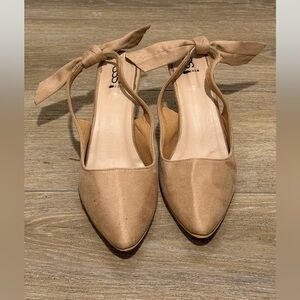 Elegant Tan Women's Shoes with Bow Detail